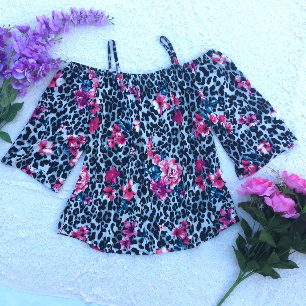 NEW🌸Floral Off-Shoulder Crop Sleeve Top- NWOT
